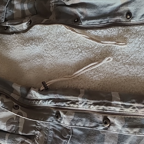 NWT Mia & Tess Light Green & Gray Camo Zip-Up Jacket Women's Small Sherpa Lining - Picture 7 of 7